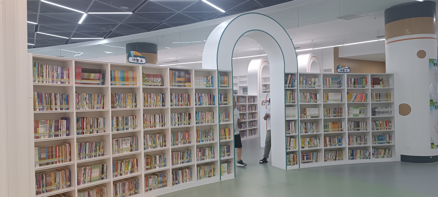 中小学图书馆1.jpg